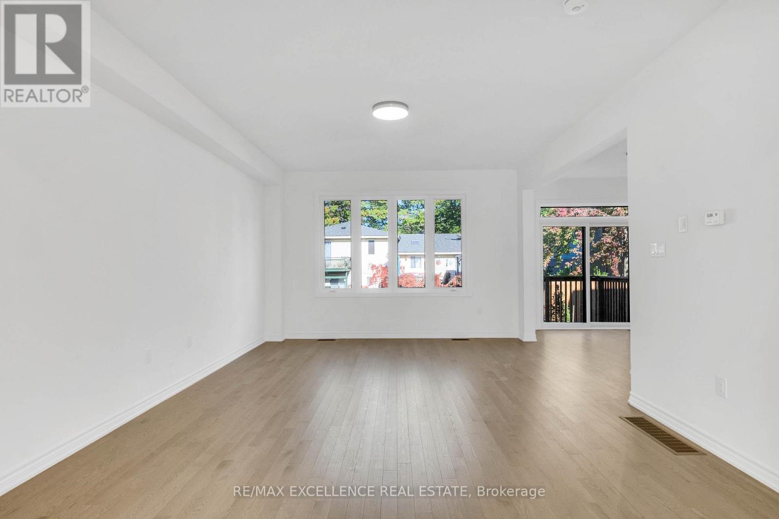 91 Berkely Street, Wasaga Beach, Ontario  L9Z 2N6 - Photo 9 - S12828856