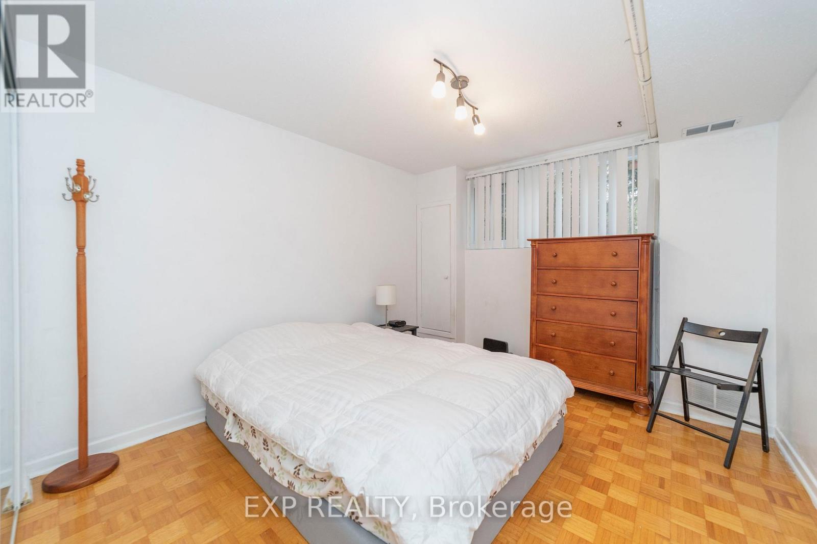 21 Southview Crescent, Ottawa, Ontario  K2E 5R4 - Photo 23 - X12673970