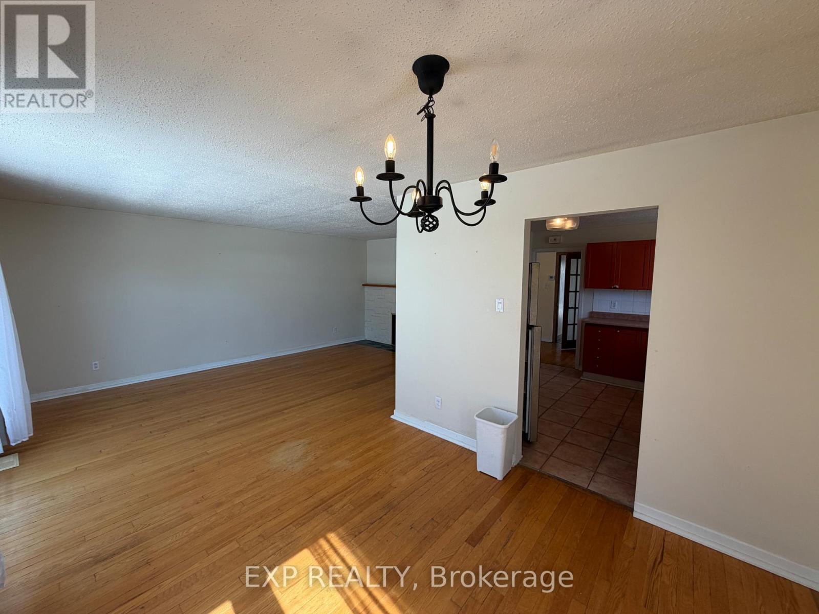 21 Southview Crescent, Ottawa, Ontario  K2E 5R4 - Photo 8 - X12673970