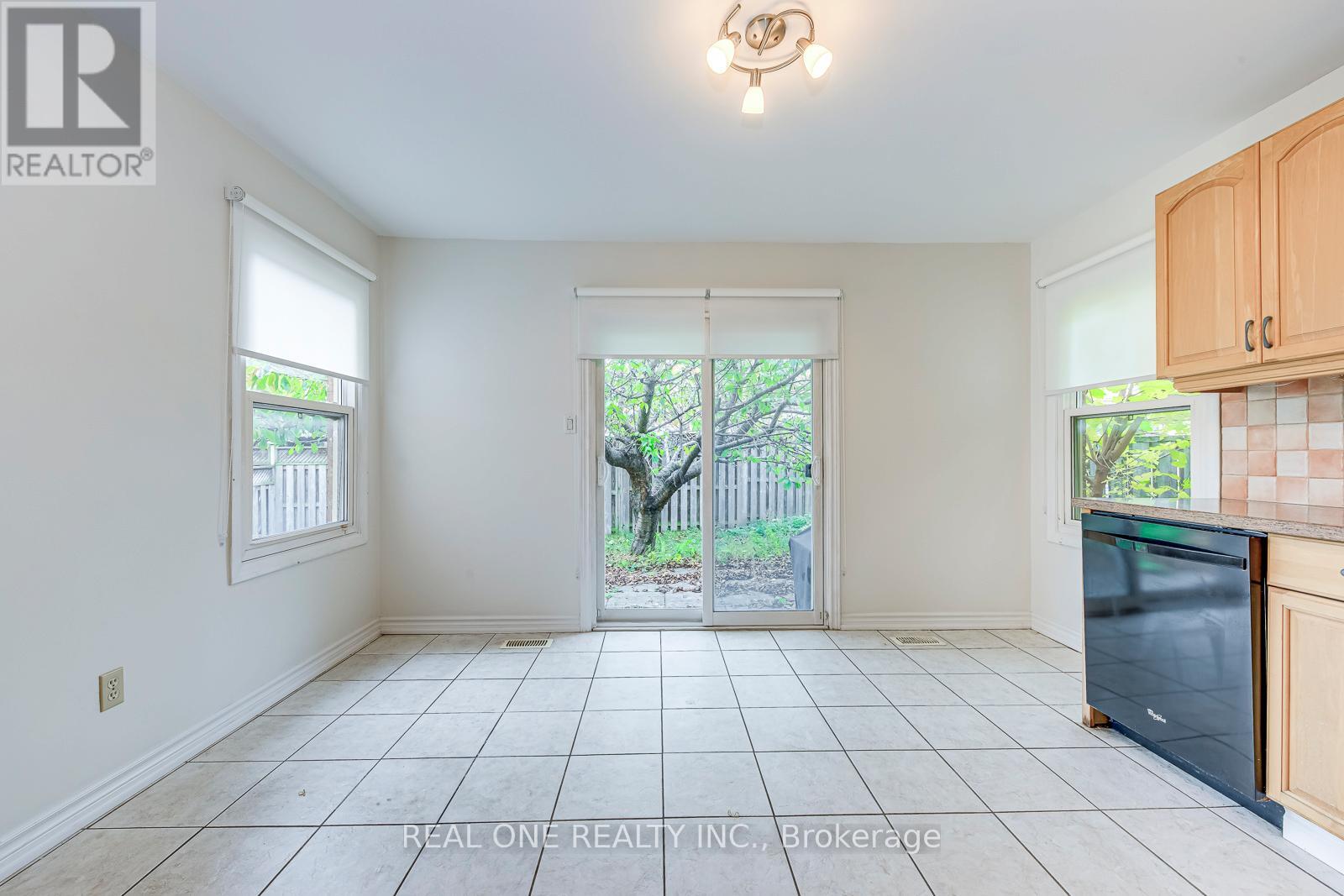 220 Kingsbridge Garden Circle, Mississauga, Ontario  L5R 1L3 - Photo 16 - W12835554