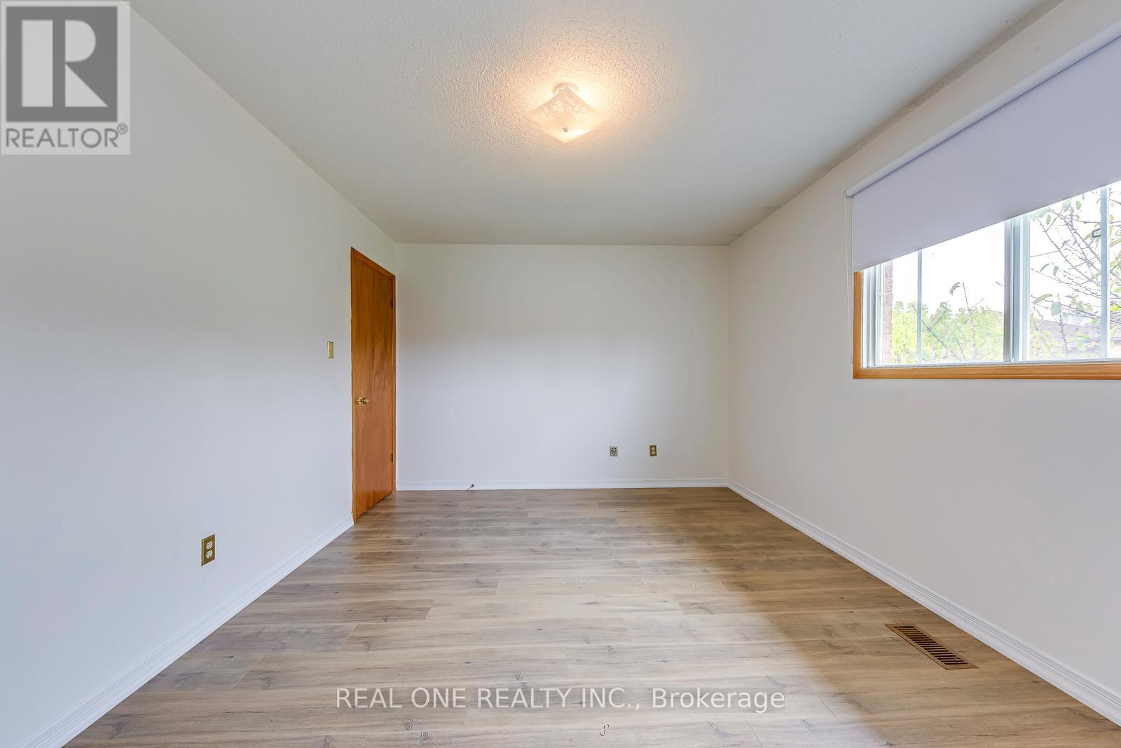 220 Kingsbridge Garden Circle, Mississauga, Ontario  L5R 1L3 - Photo 32 - W12835554