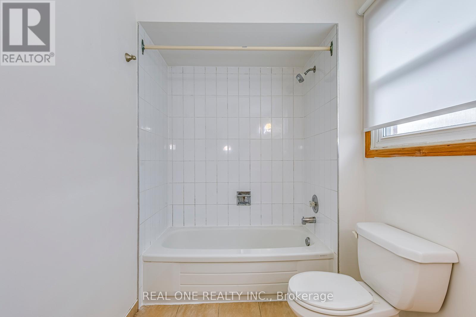 220 Kingsbridge Garden Circle, Mississauga, Ontario  L5R 1L3 - Photo 34 - W12835554
