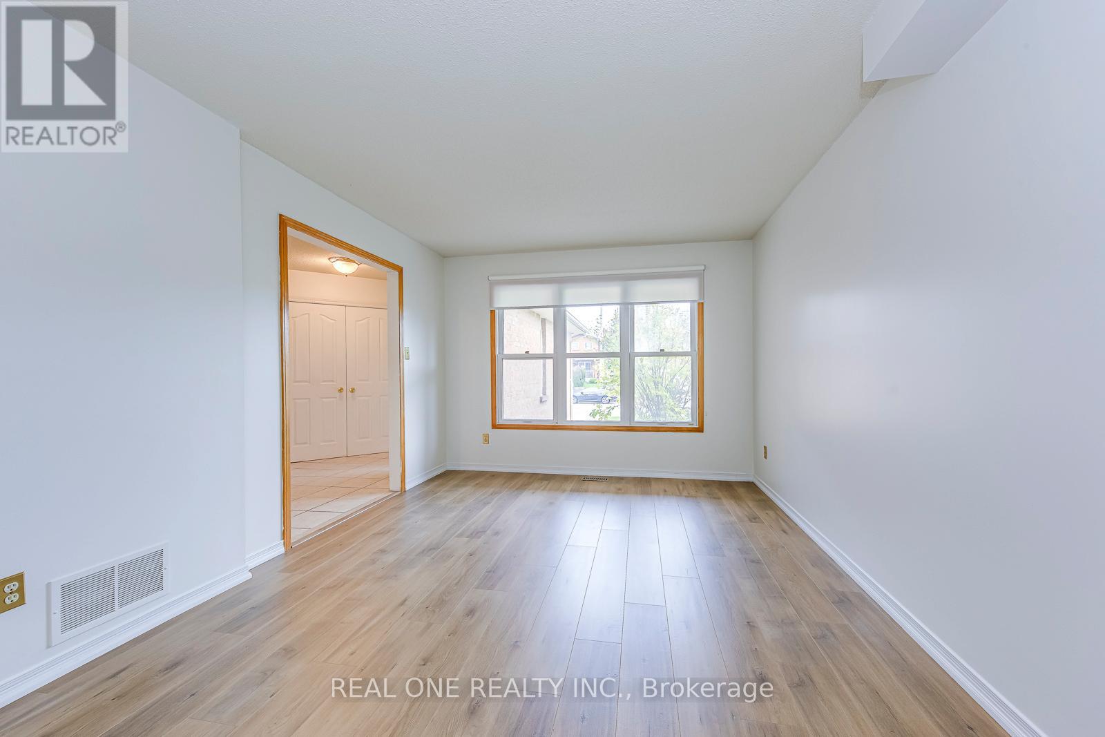 220 Kingsbridge Garden Circle, Mississauga, Ontario  L5R 1L3 - Photo 7 - W12835554