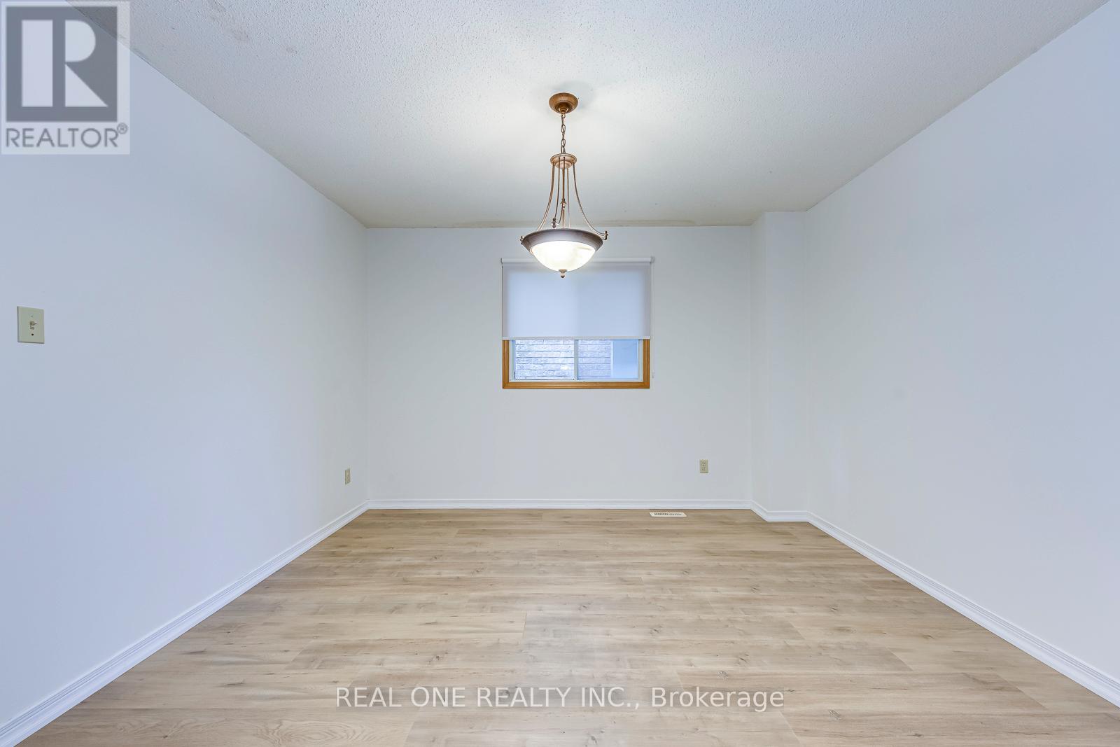 220 Kingsbridge Garden Circle, Mississauga, Ontario  L5R 1L3 - Photo 8 - W12835554