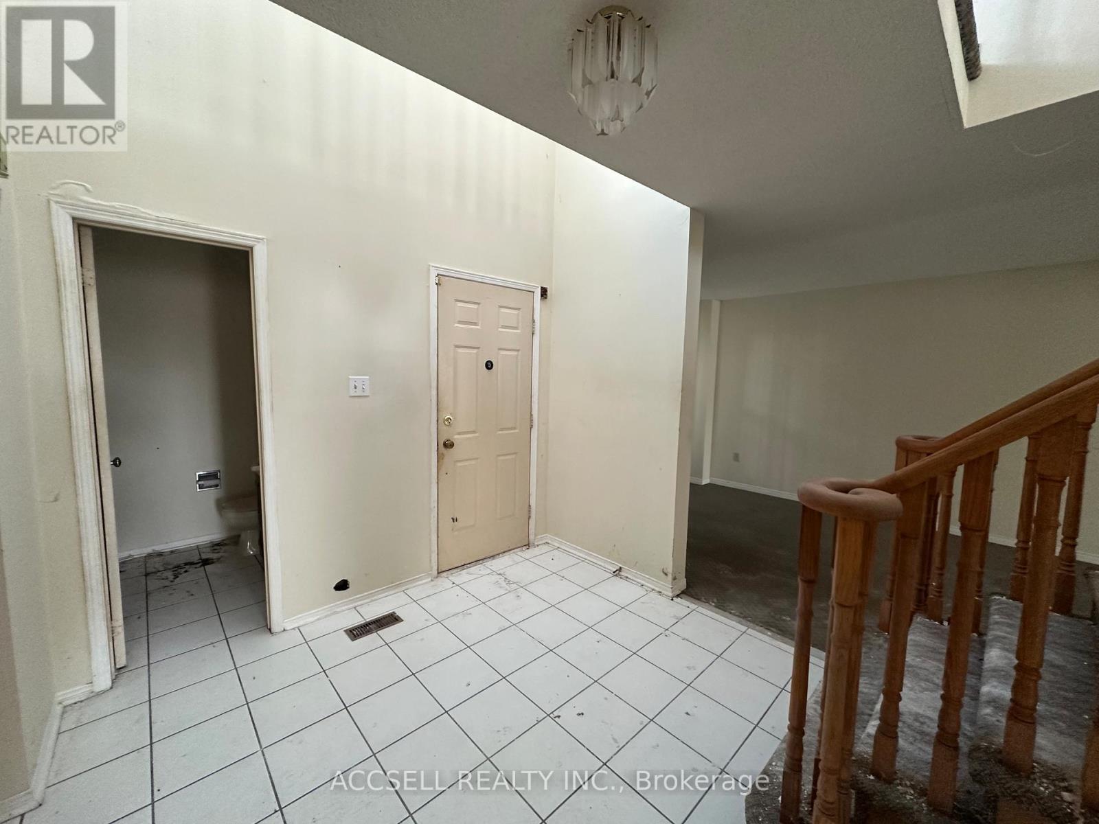 6255 Camgreen Circle, Mississauga, Ontario  L5N 4M5 - Photo 4 - W12835614