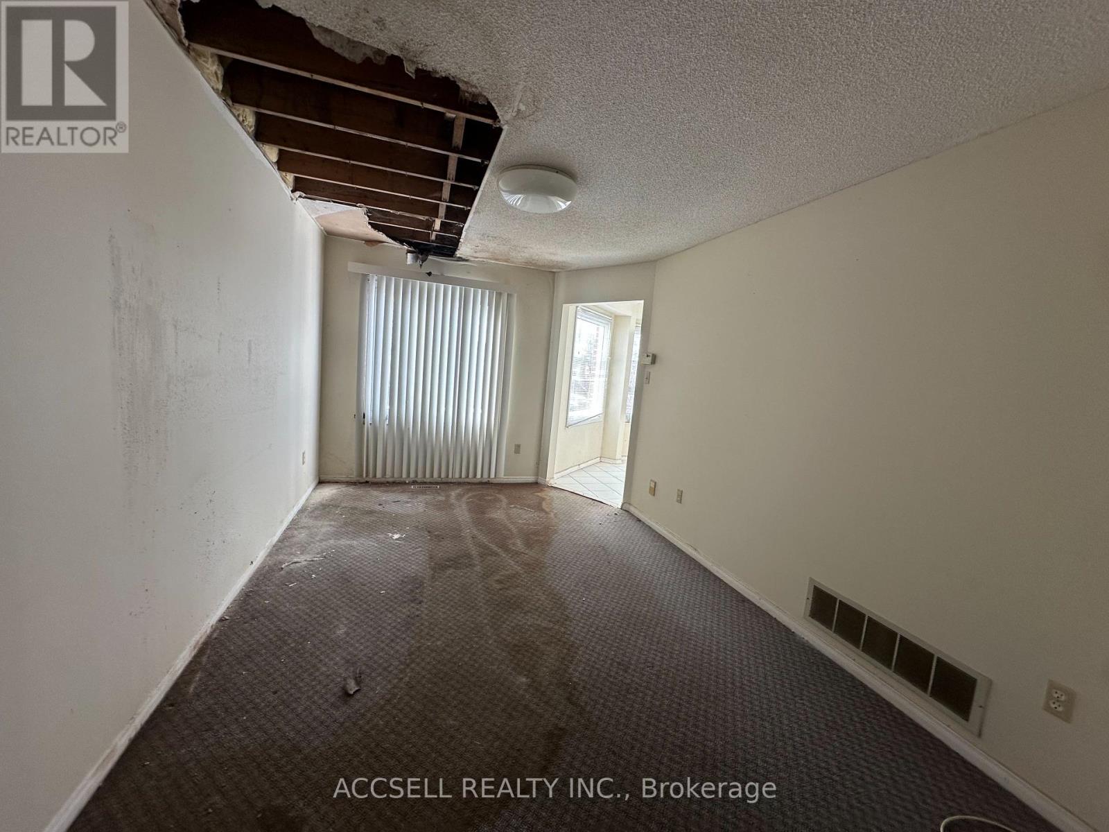 6255 Camgreen Circle, Mississauga, Ontario  L5N 4M5 - Photo 6 - W12835614