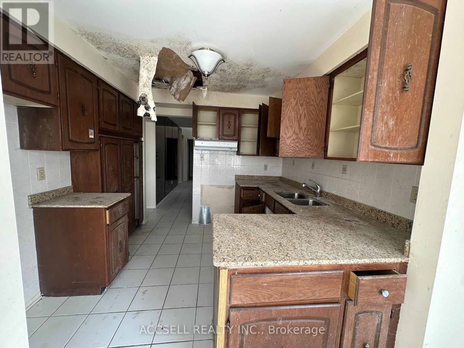 6255 Camgreen Circle, Mississauga, Ontario  L5N 4M5 - Photo 9 - W12835614