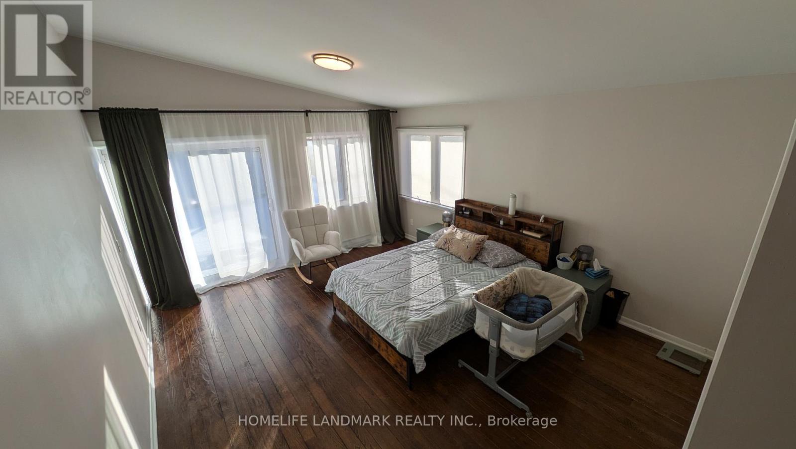 Upper - 89 Chiswick Avenue, Toronto, Ontario  M6M 4V2 - Photo 10 - W12835628