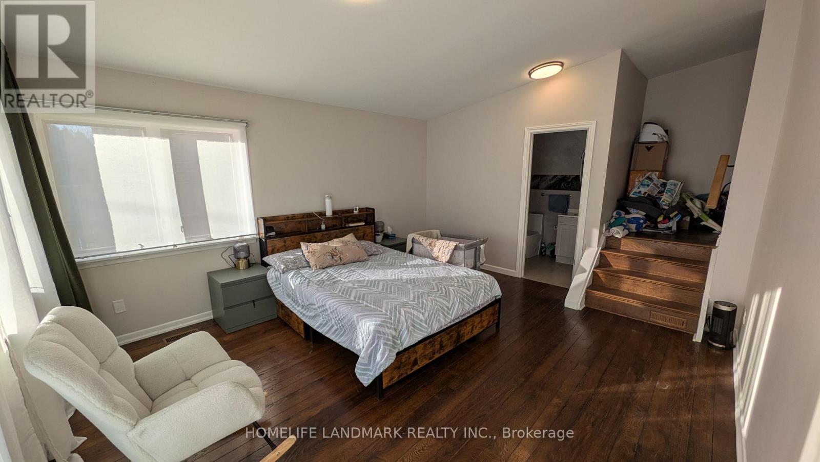 Upper - 89 Chiswick Avenue, Toronto, Ontario  M6M 4V2 - Photo 11 - W12835628