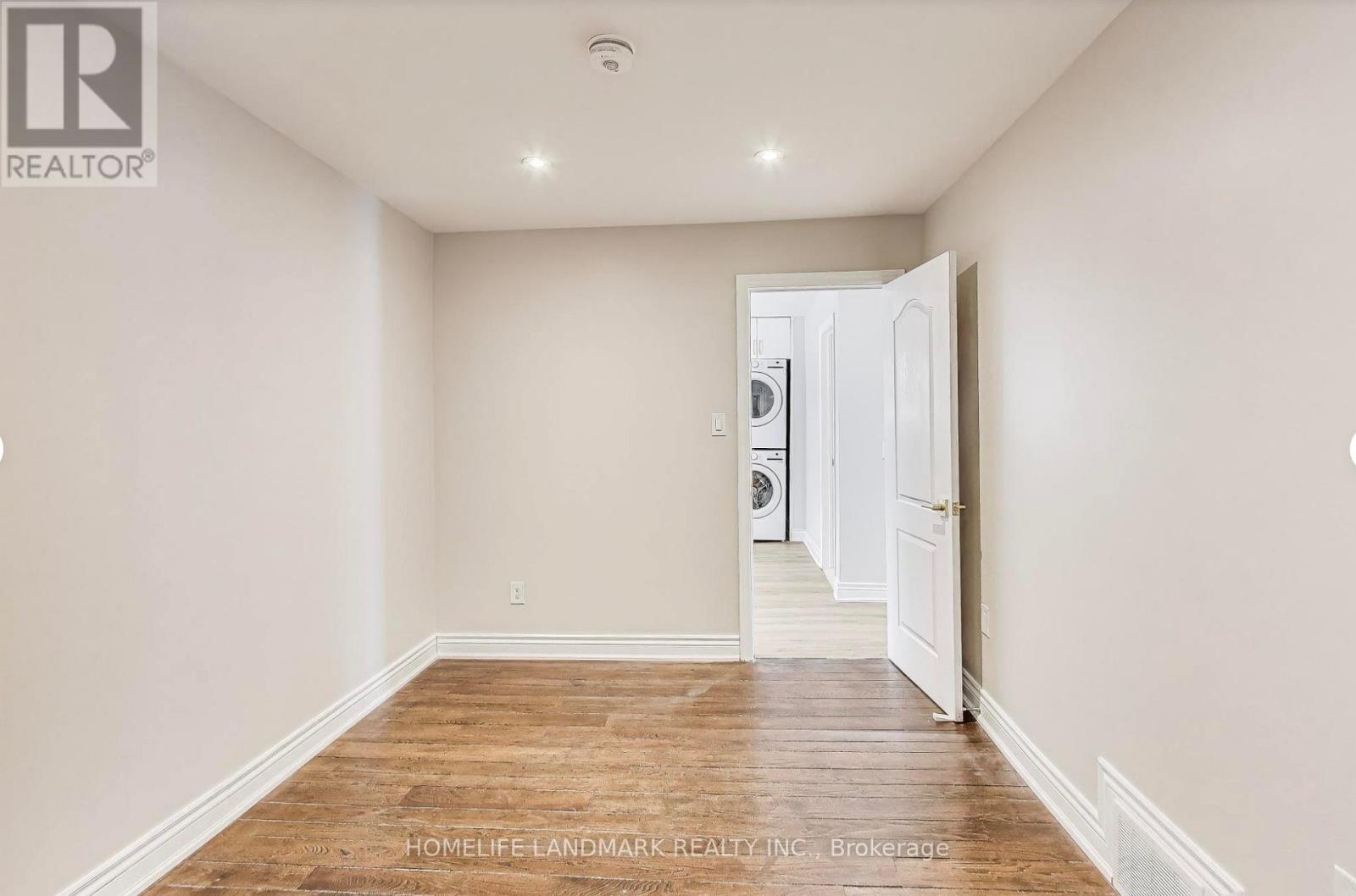 Upper - 89 Chiswick Avenue, Toronto, Ontario  M6M 4V2 - Photo 12 - W12835628