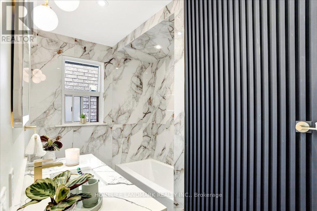 Upper - 89 Chiswick Avenue, Toronto, Ontario  M6M 4V2 - Photo 17 - W12835628