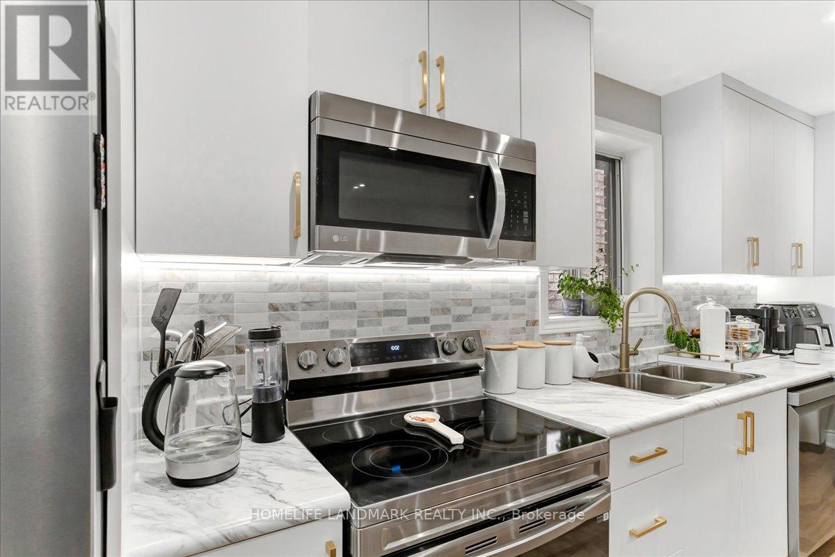 Upper - 89 Chiswick Avenue, Toronto, Ontario  M6M 4V2 - Photo 5 - W12835628