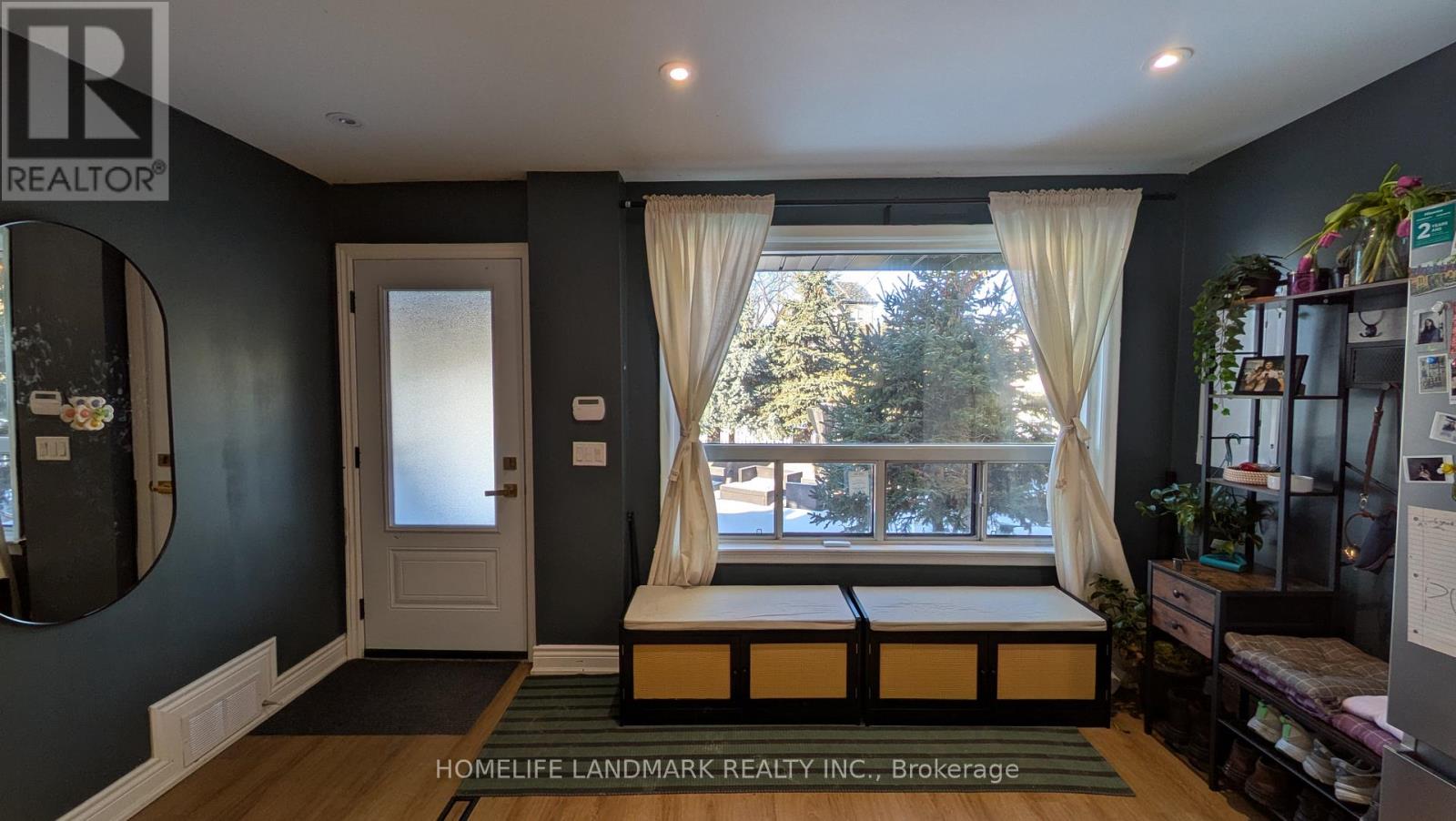 Upper - 89 Chiswick Avenue, Toronto, Ontario  M6M 4V2 - Photo 6 - W12835628