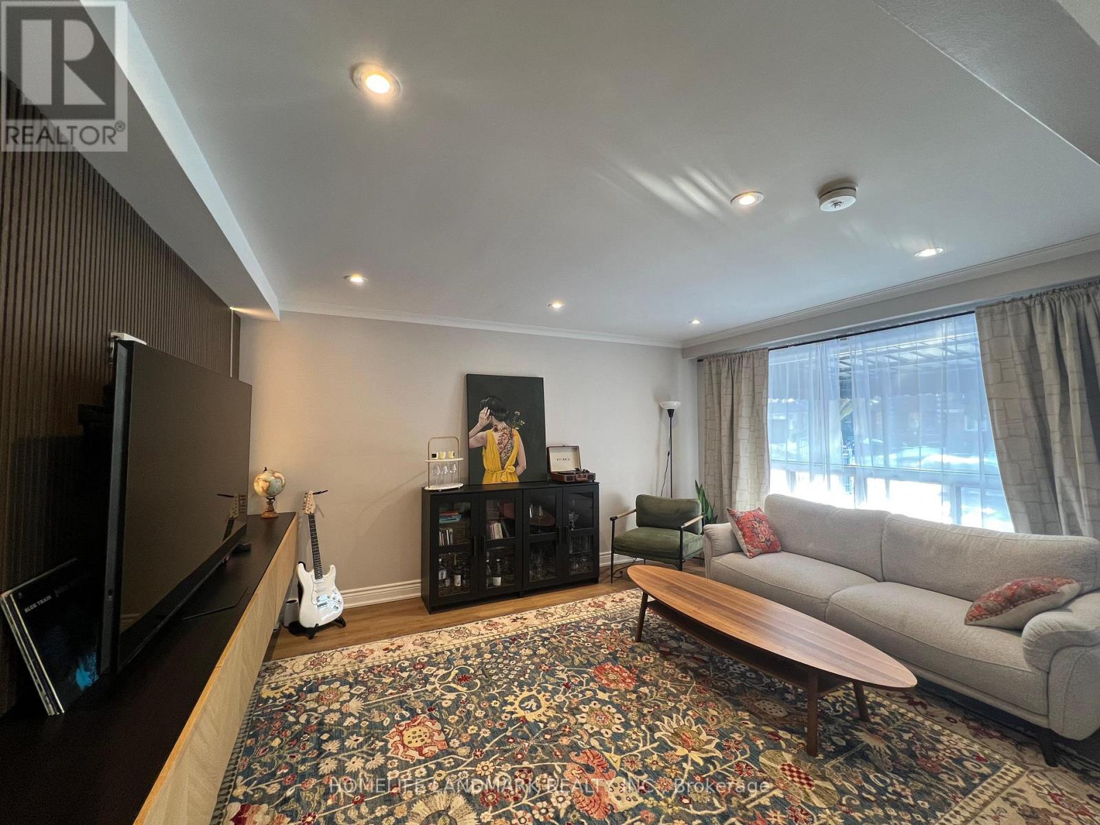 Upper - 89 Chiswick Avenue, Toronto, Ontario  M6M 4V2 - Photo 8 - W12835628
