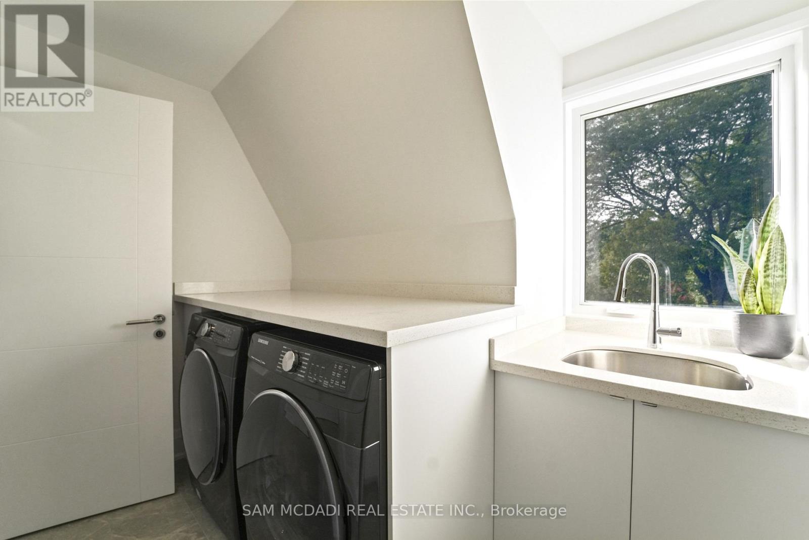 11b Maple Avenue N, Mississauga, Ontario  L5H 2R9 - Photo 31 - W12835638