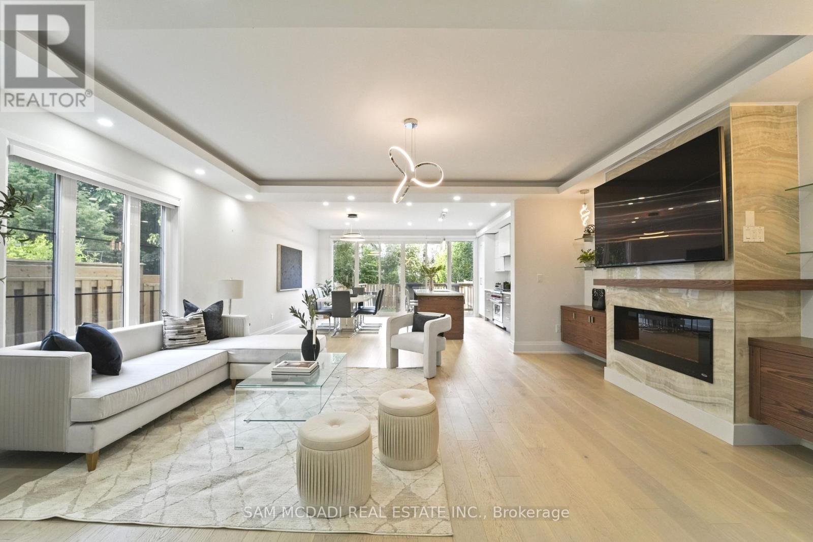 11b Maple Avenue N, Mississauga, Ontario  L5H 2R9 - Photo 5 - W12835638