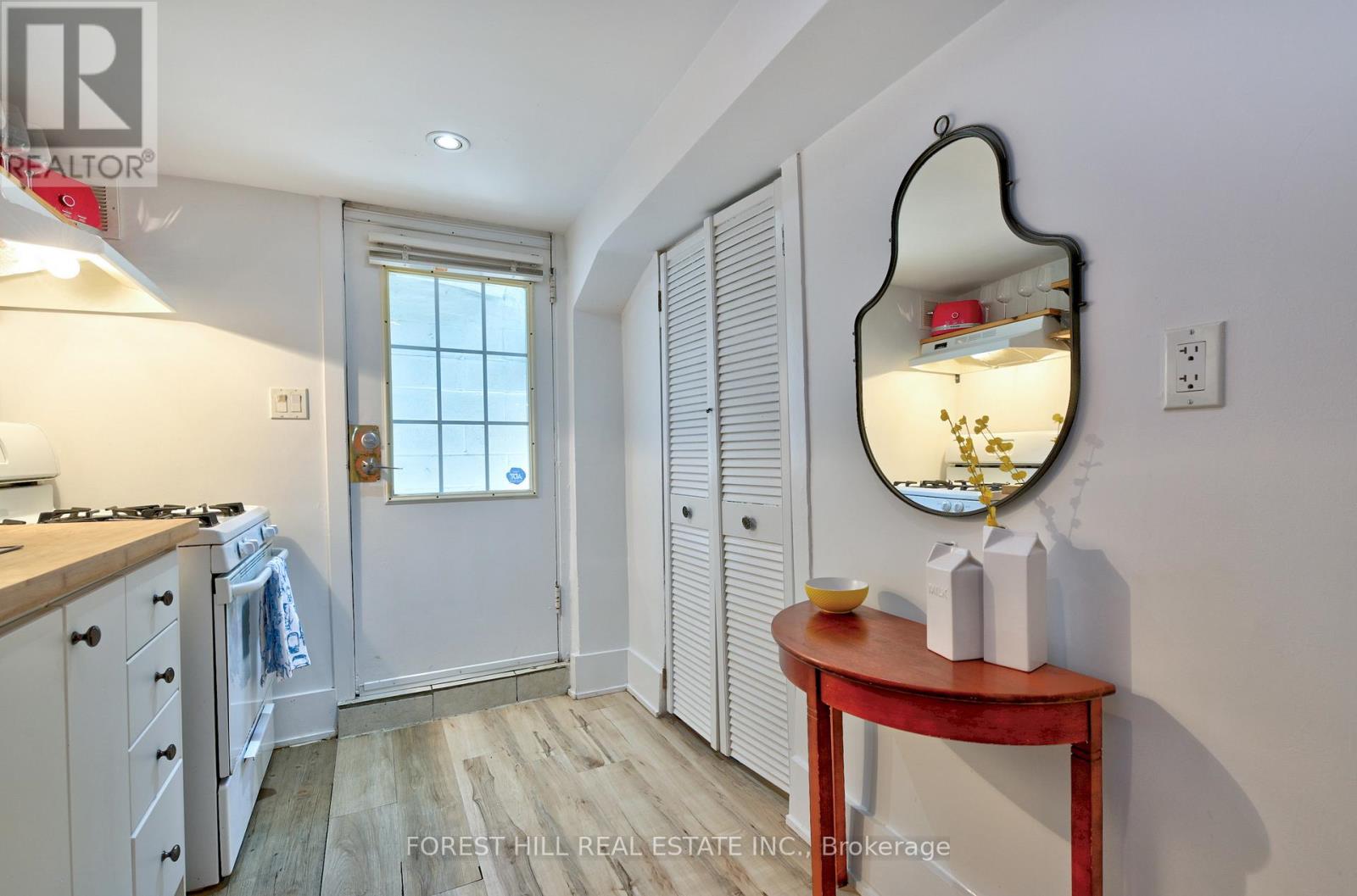 325 Westmoreland Avenue N, Toronto, Ontario M6H 3A6 - Photo 13 - W12835734