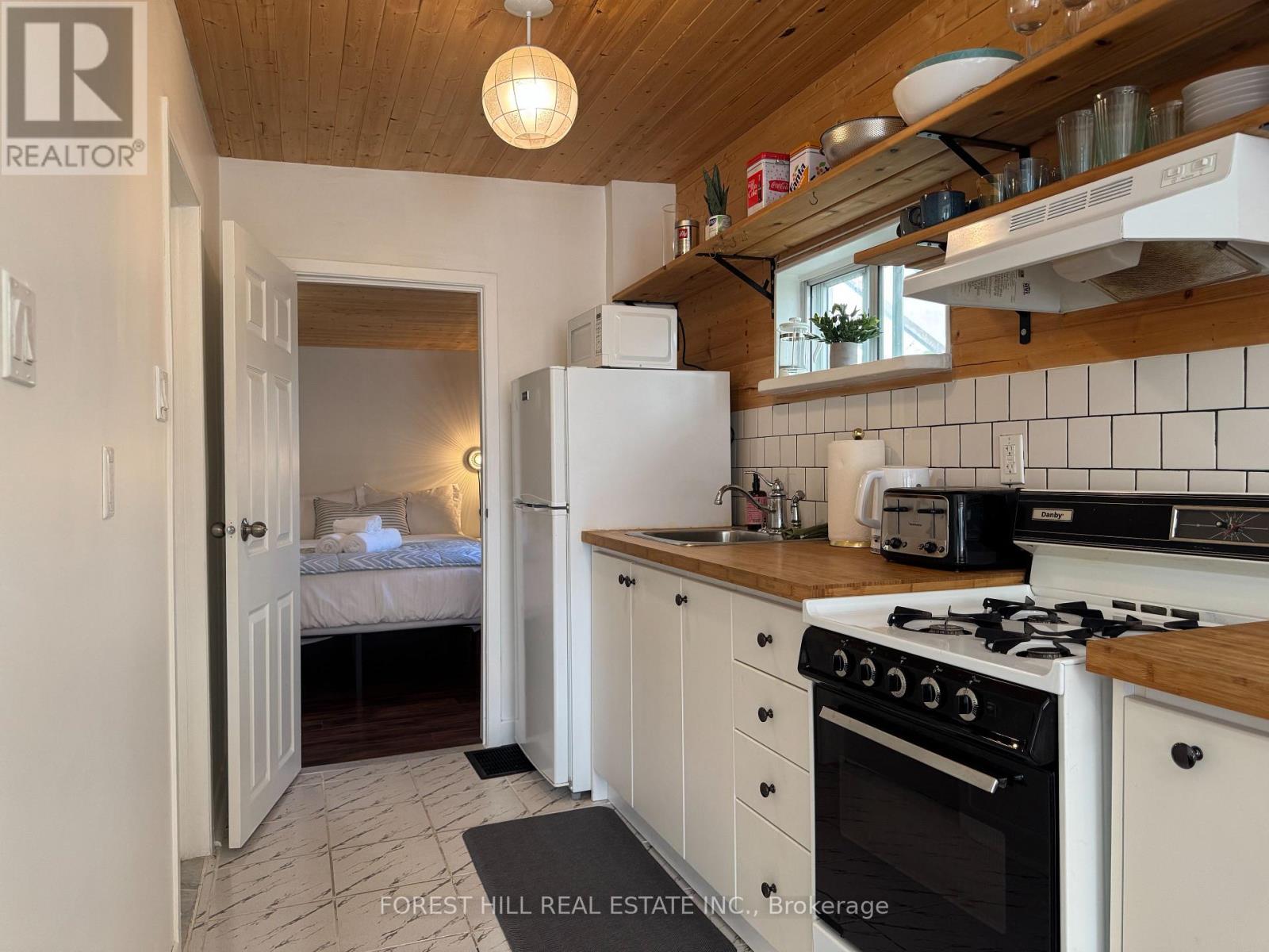 325 Westmoreland Avenue N, Toronto, Ontario M6H 3A6 - Photo 5 - W12835734