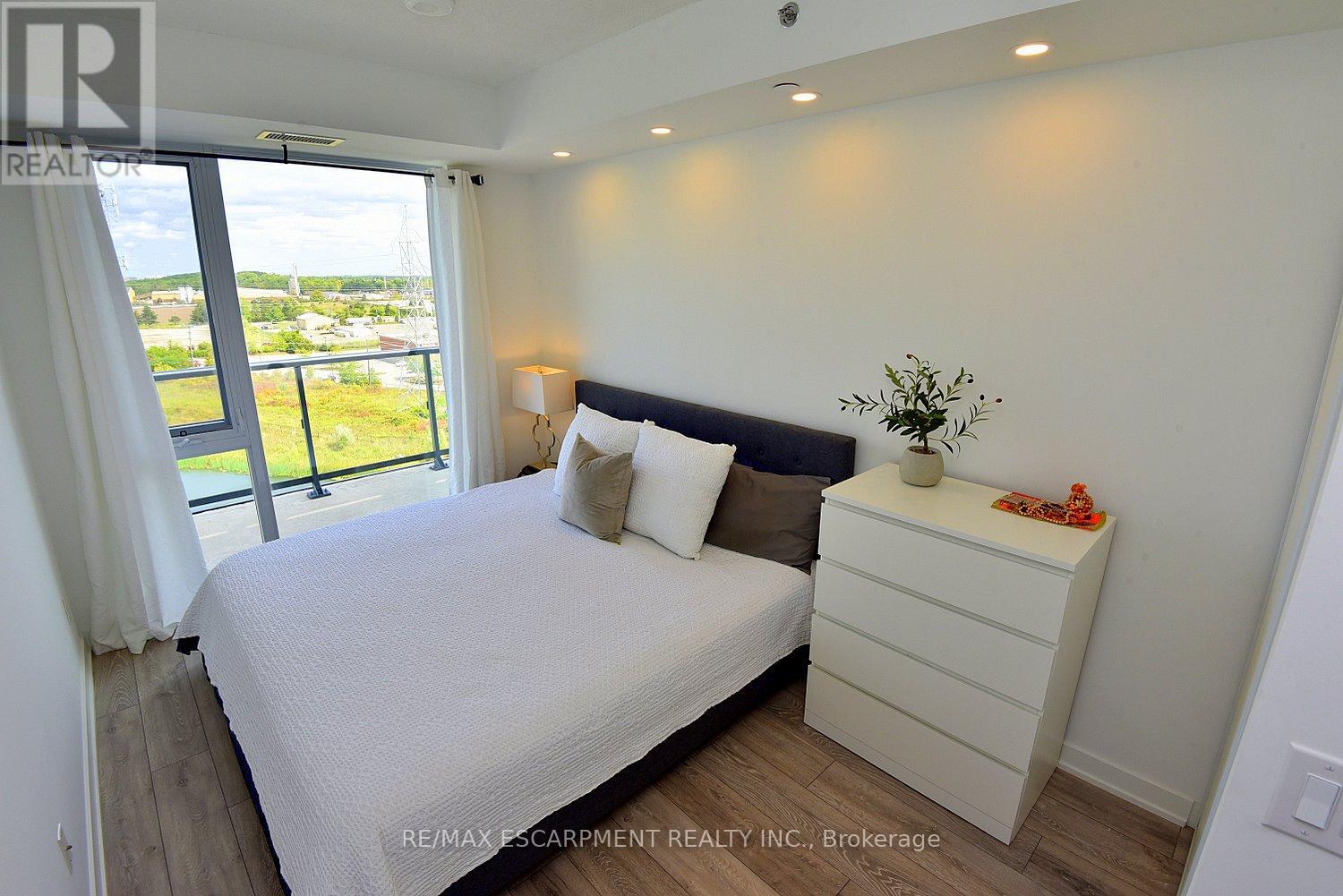 B1006 - 3200 Dakota Common, Burlington, Ontario  L7M 2A7 - Photo 17 - W12835766