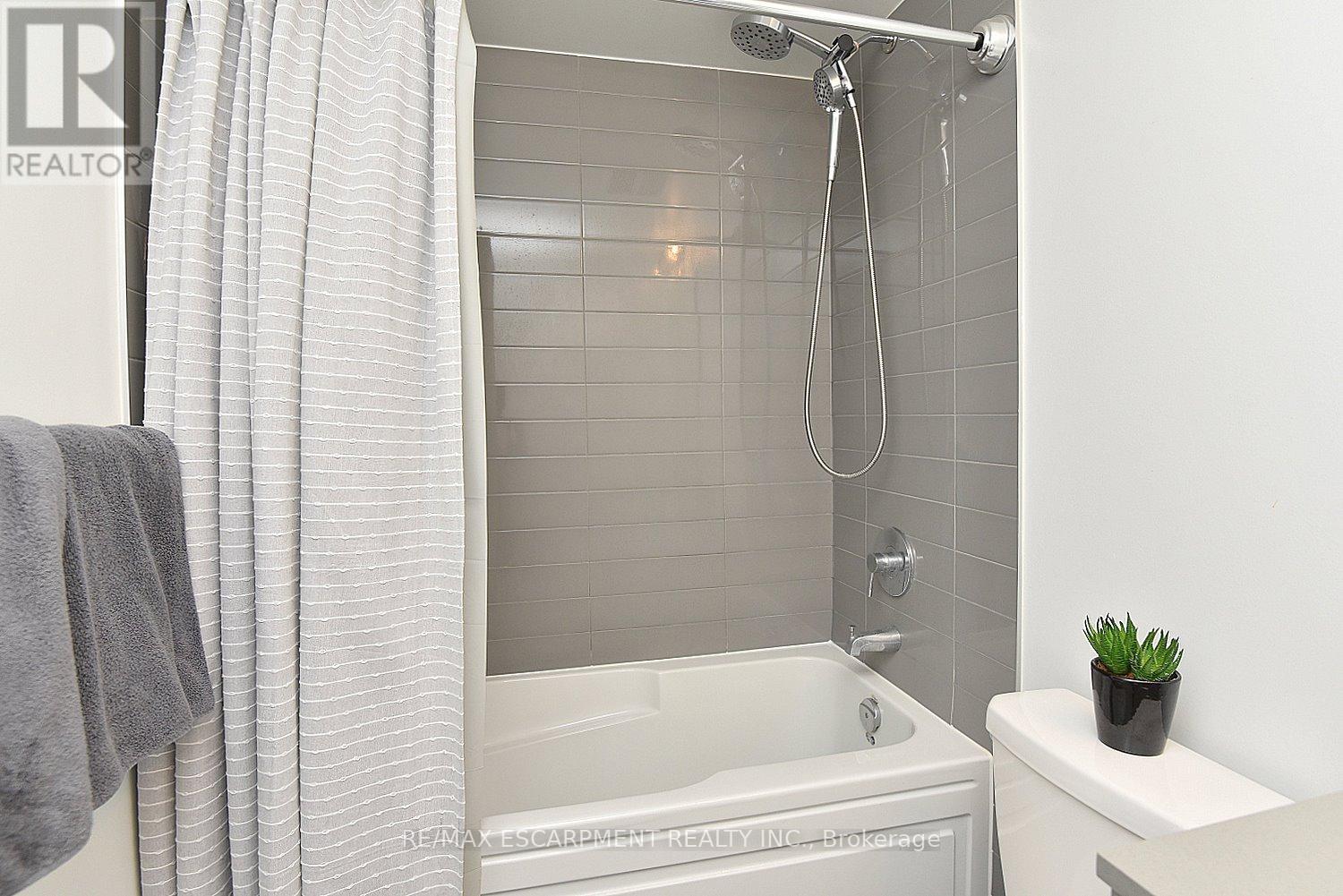 B1006 - 3200 Dakota Common, Burlington, Ontario  L7M 2A7 - Photo 19 - W12835766