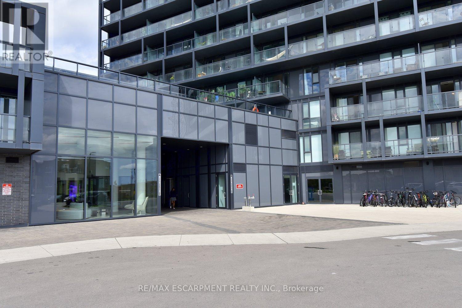 B1006 - 3200 Dakota Common, Burlington, Ontario  L7M 2A7 - Photo 3 - W12835766