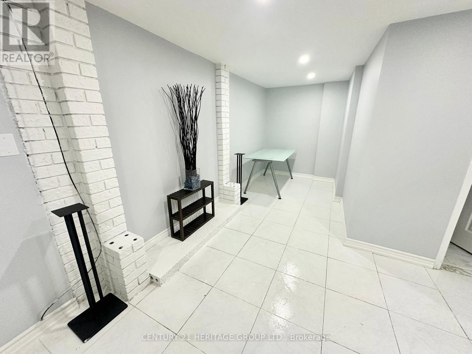 Lower - 32 Histon Crescent, Brampton, Ontario  L6V 3R1 - Photo 5 - W12835832