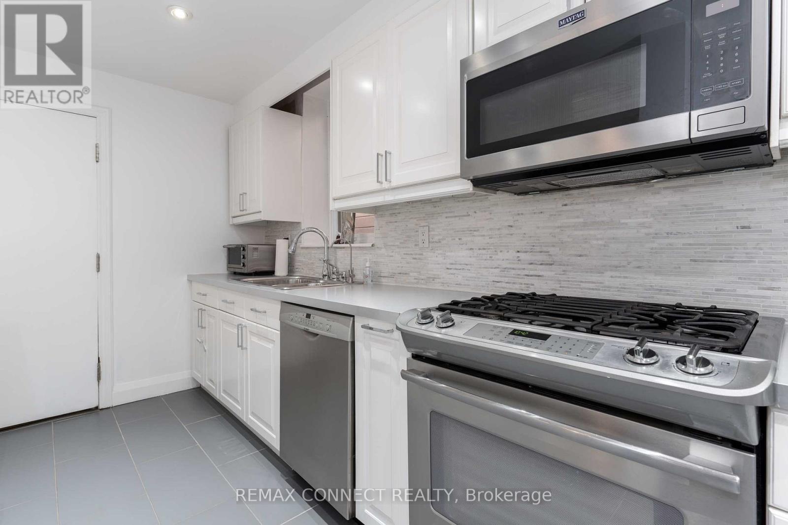 754 Windermere Avenue, Toronto, Ontario  M6S 3M6 - Photo 13 - W12835834