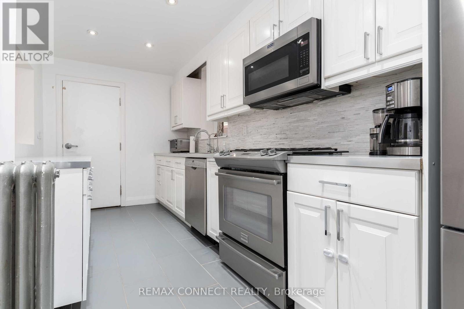 754 Windermere Avenue, Toronto, Ontario  M6S 3M6 - Photo 15 - W12835834