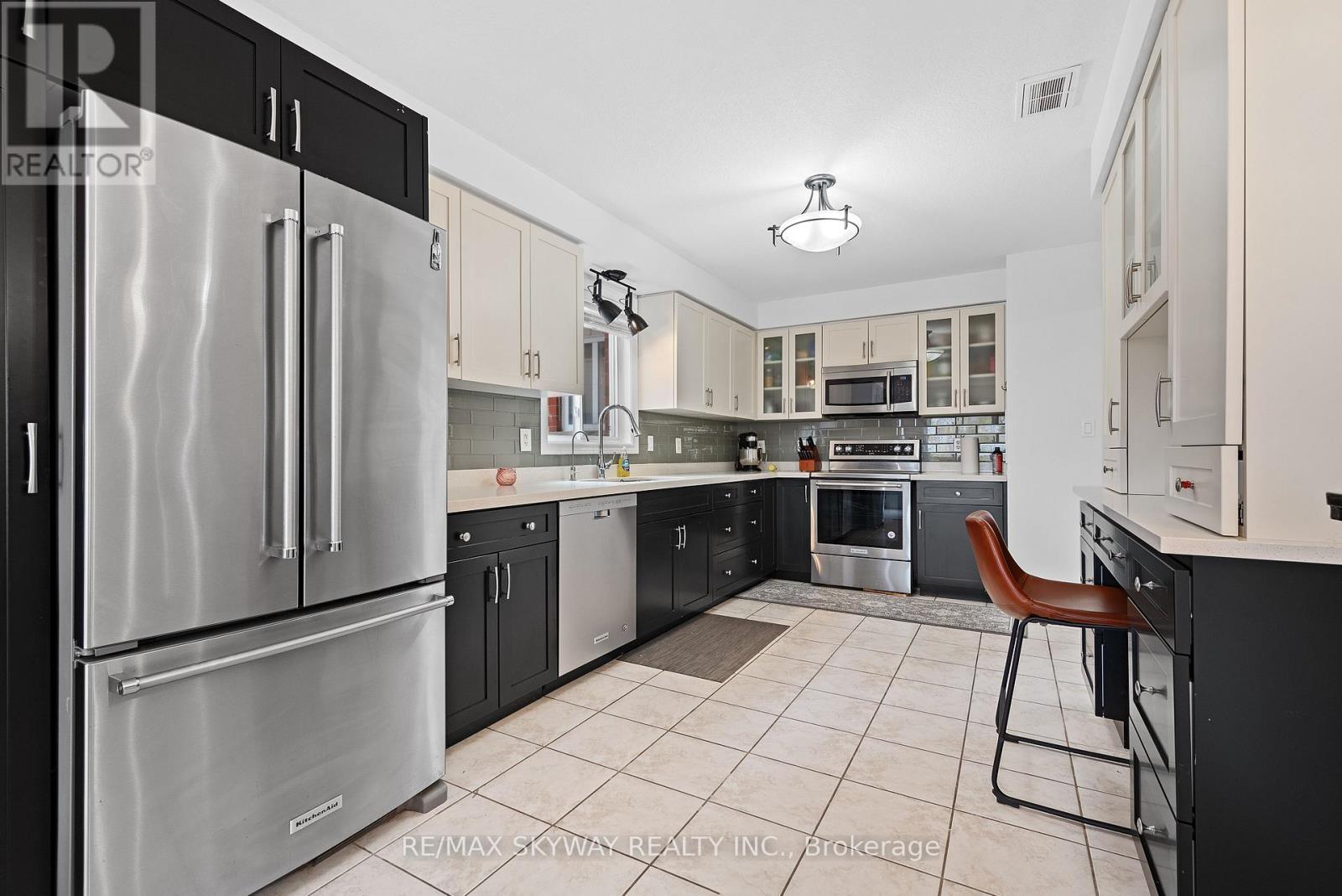 116 Severn Drive, Guelph, Ontario  N1E 7K6 - Photo 15 - X12835616