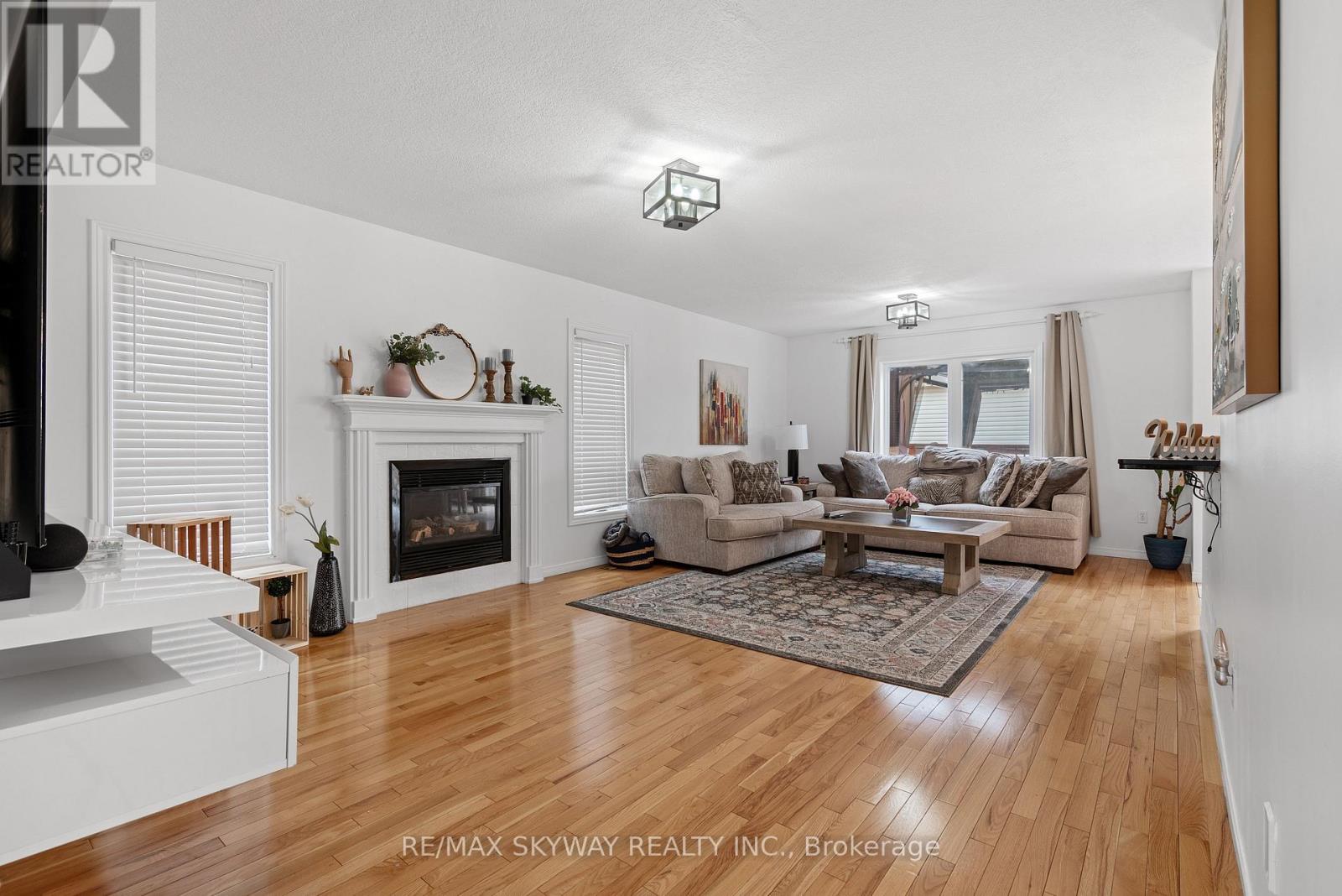 116 Severn Drive, Guelph, Ontario  N1E 7K6 - Photo 9 - X12835616