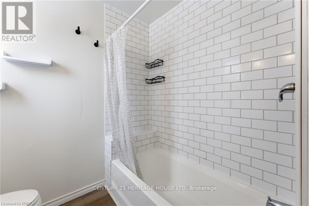 174-176 Darling Street, Brantford, Ontario  N3S 3W6 - Photo 10 - X12835760