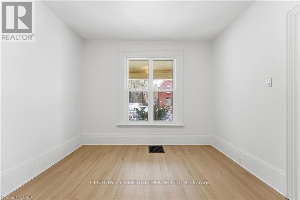 174-176 Darling Street, Brantford, Ontario  N3S 3W6 - Photo 11 - X12835760