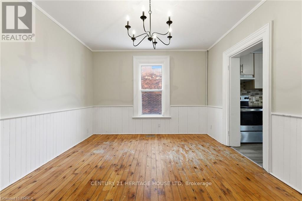 174-176 Darling Street, Brantford, Ontario  N3S 3W6 - Photo 6 - X12835760