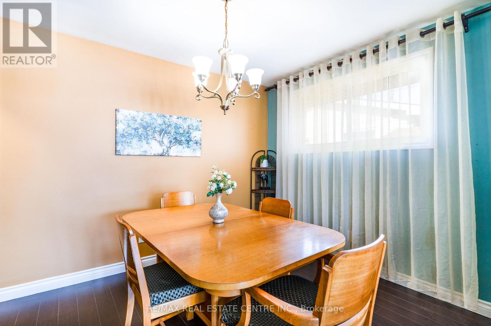 102 Greeningdon Drive, Hamilton, Ontario  L9A 3A7 - Photo 7 - X12835784