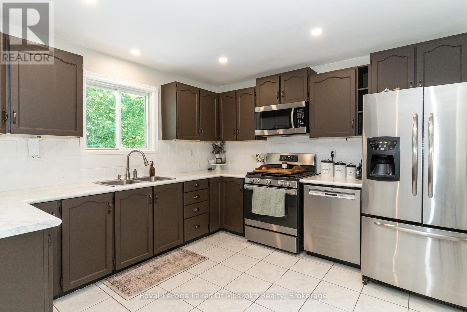 220 Alexander Street, Gravenhurst, Ontario  P1P 1A6 - Photo 12 - X12835844