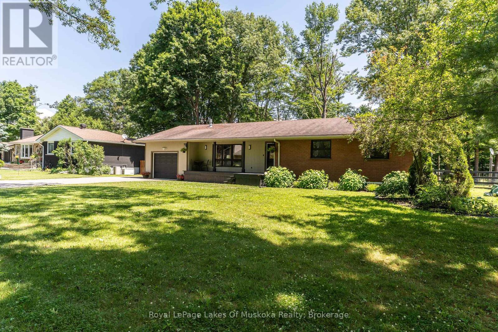 220 Alexander Street, Gravenhurst, Ontario  P1P 1A6 - Photo 33 - X12835844