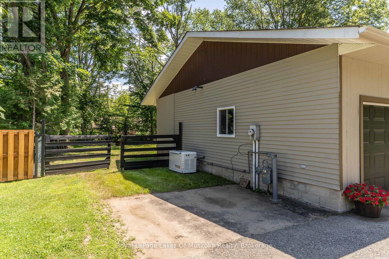 220 Alexander Street, Gravenhurst, Ontario  P1P 1A6 - Photo 35 - X12835844