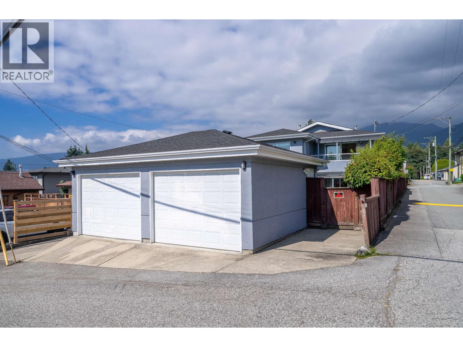215 W 18th Street, North Vancouver, British Columbia  V7M 1W7 - Photo 20 - R3093005