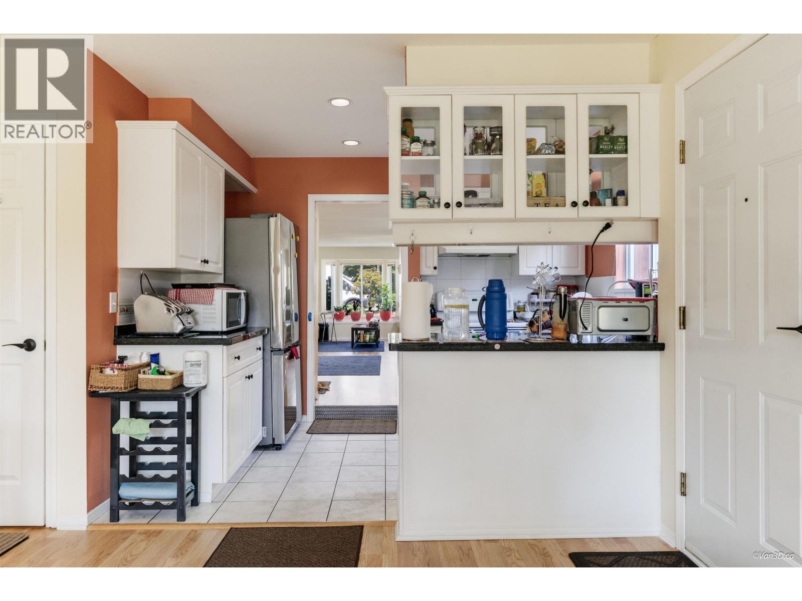 215 W 18th Street, North Vancouver, British Columbia  V7M 1W7 - Photo 6 - R3093005