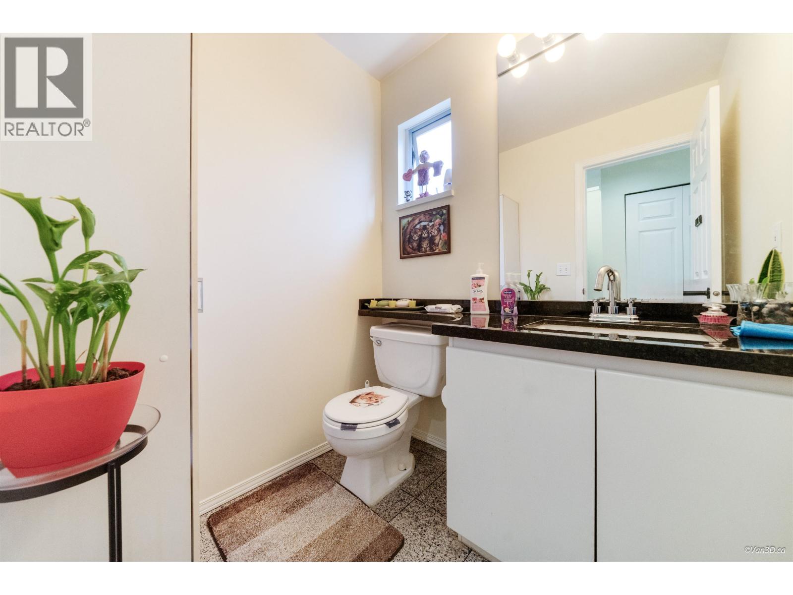 215 W 18th Street, North Vancouver, British Columbia  V7M 1W7 - Photo 7 - R3093005