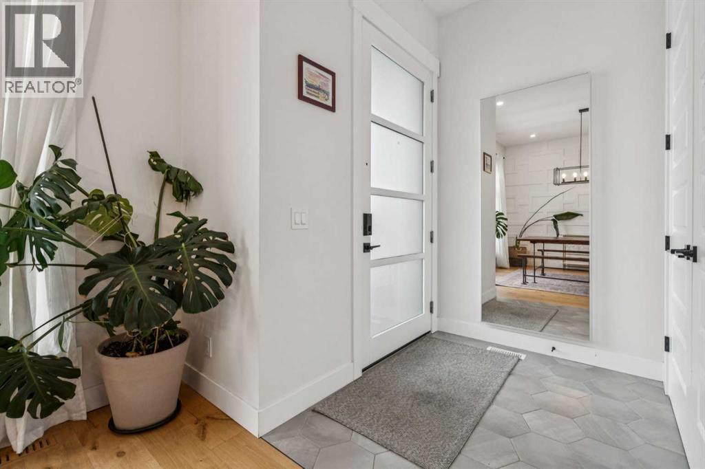 2818 30 Street Sw, Calgary, Alberta  T3E 2M5 - Photo 5 - A2282339