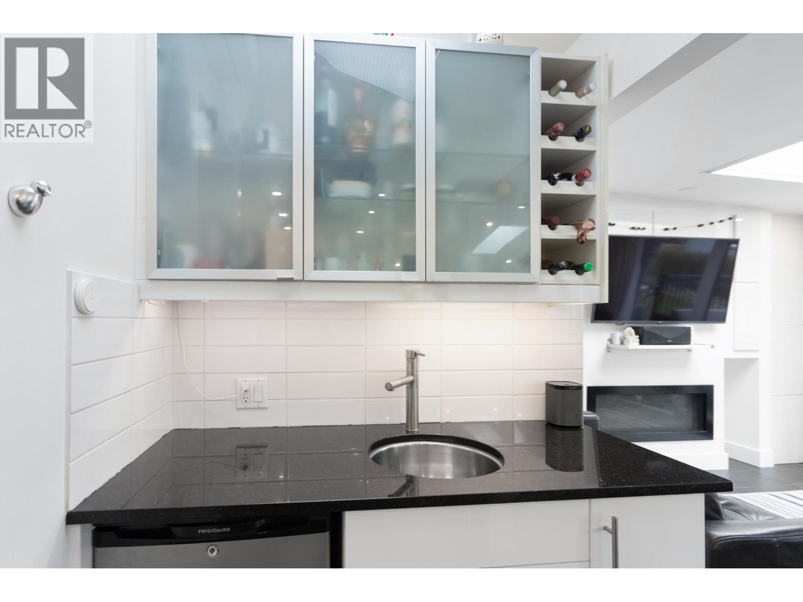 4219 Graveley Street, Burnaby, British Columbia  V5C 3T7 - Photo 8 - R3094709