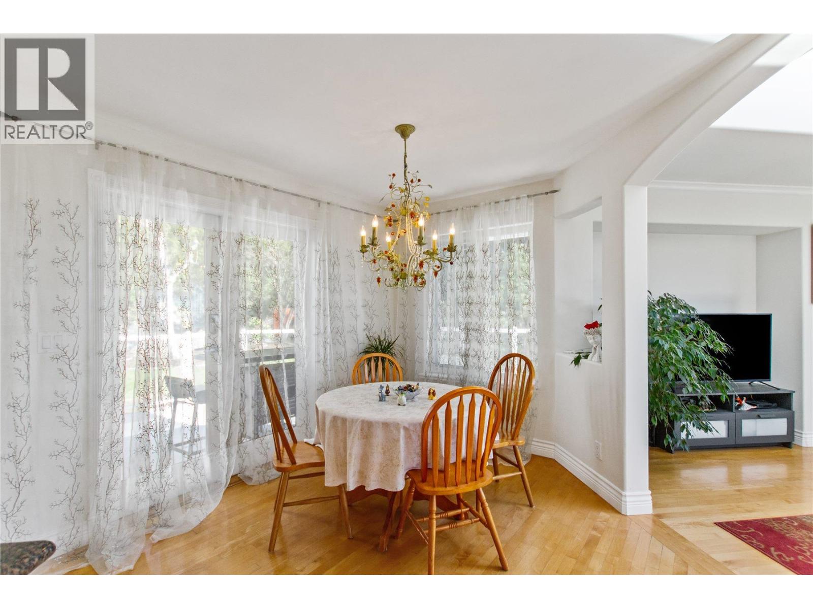 3866 Michener Way, North Vancouver, British Columbia  V7K 3C7 - Photo 10 - R3093968