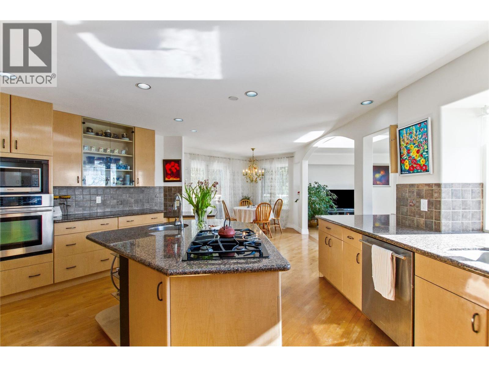 3866 Michener Way, North Vancouver, British Columbia  V7K 3C7 - Photo 13 - R3093968