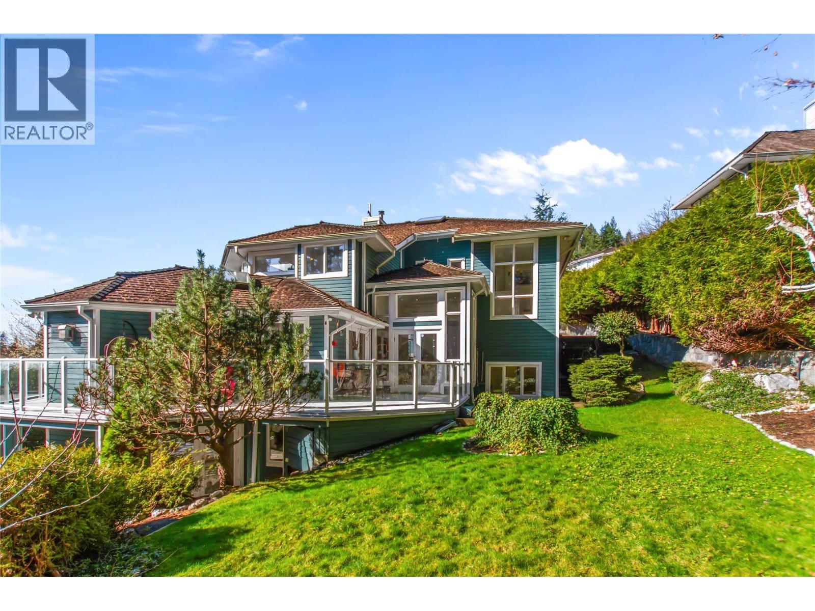 3866 Michener Way, North Vancouver, British Columbia  V7K 3C7 - Photo 3 - R3093968