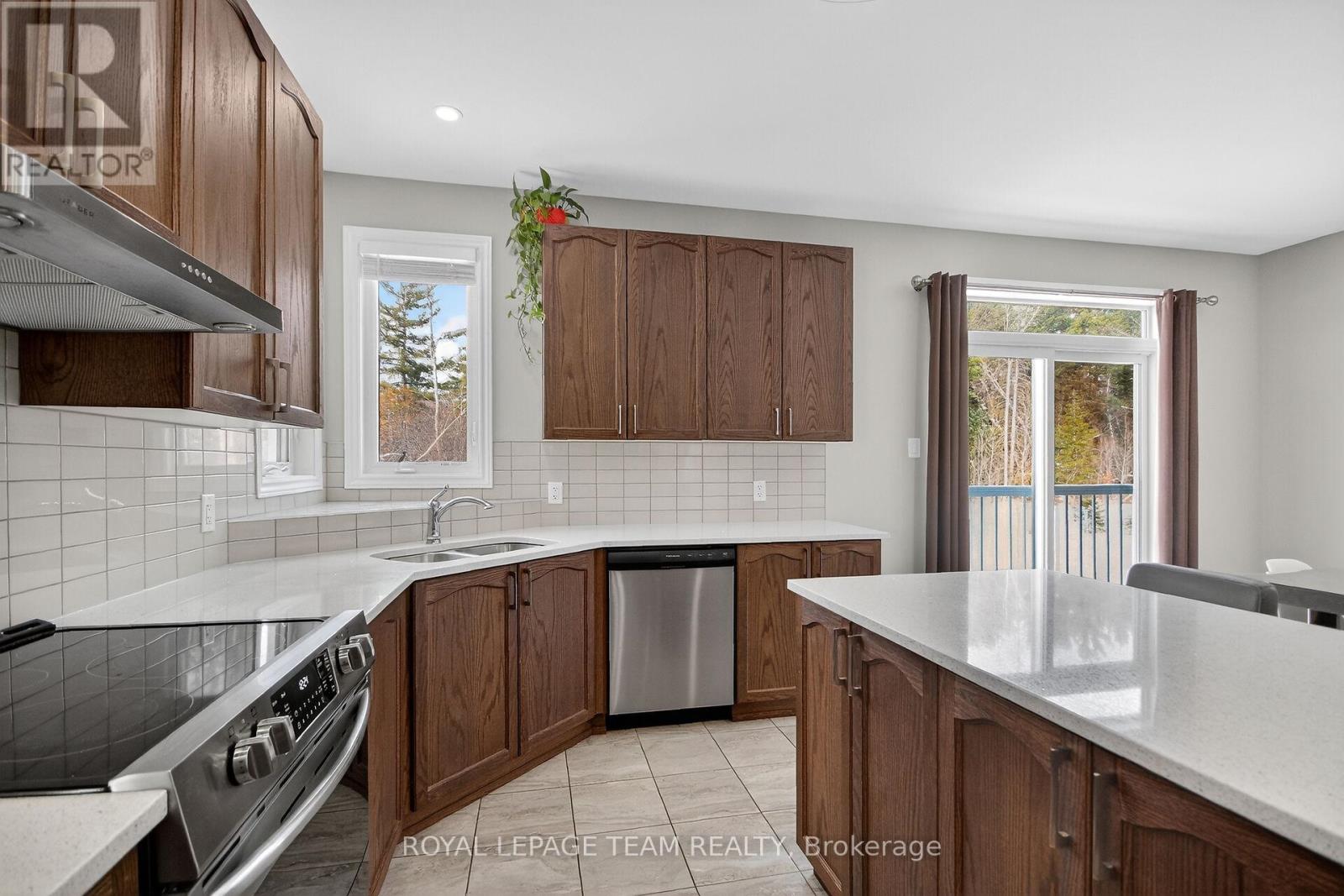 204 Antler Court, Mississippi Mills, Ontario  K0A 1A0 - Photo 6 - X12835962