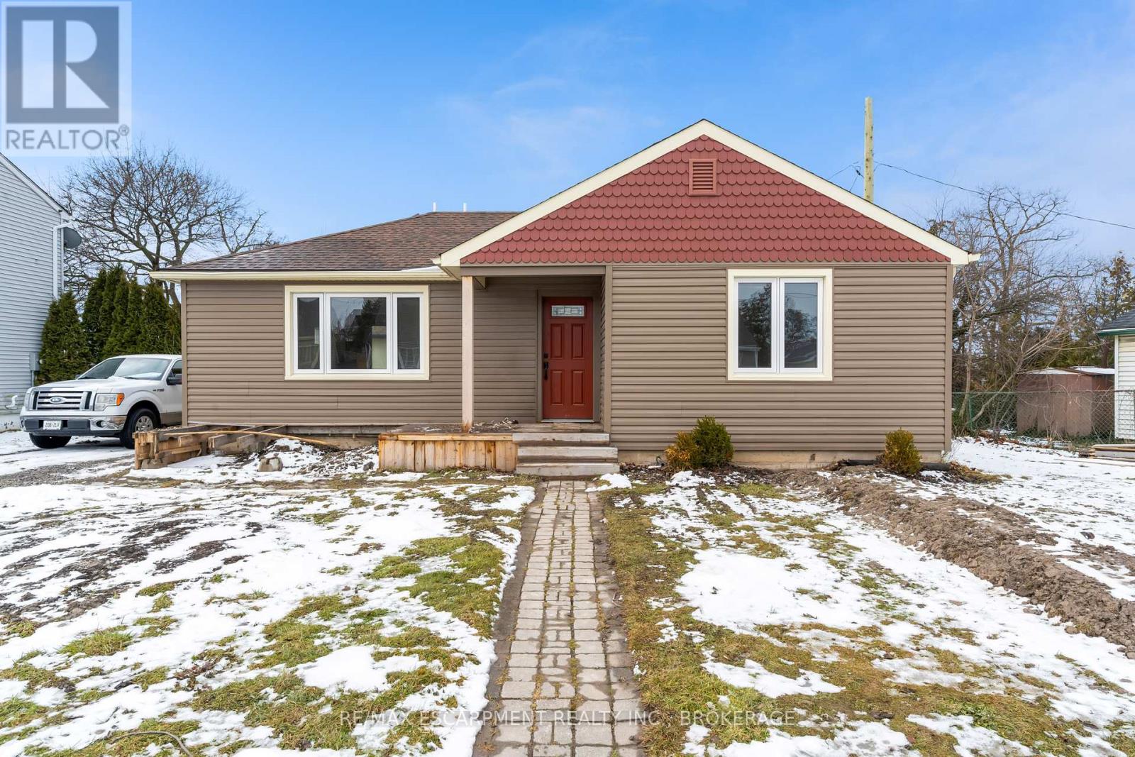 Main - 18 Princess Street, St. Catharines (E. Chester), Ontario  L2P 2R1 - Photo 1 - X12835924