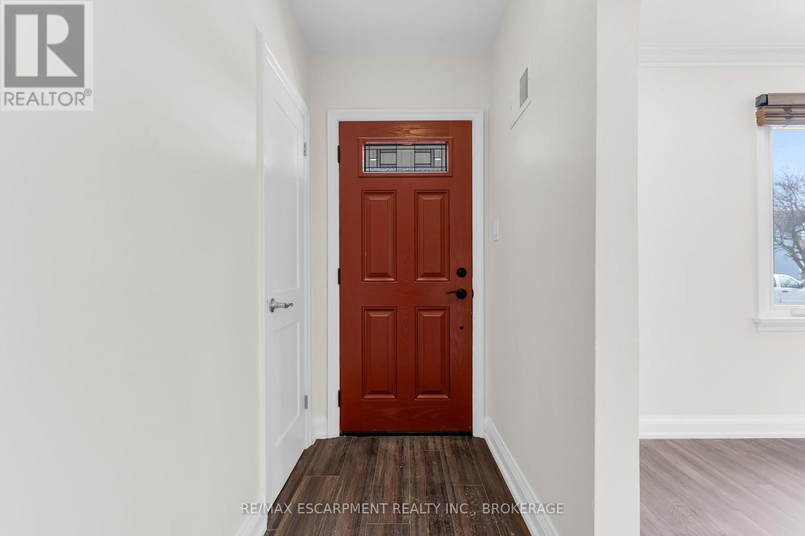 Main - 18 Princess Street, St. Catharines (E. Chester), Ontario  L2P 2R1 - Photo 2 - X12835924