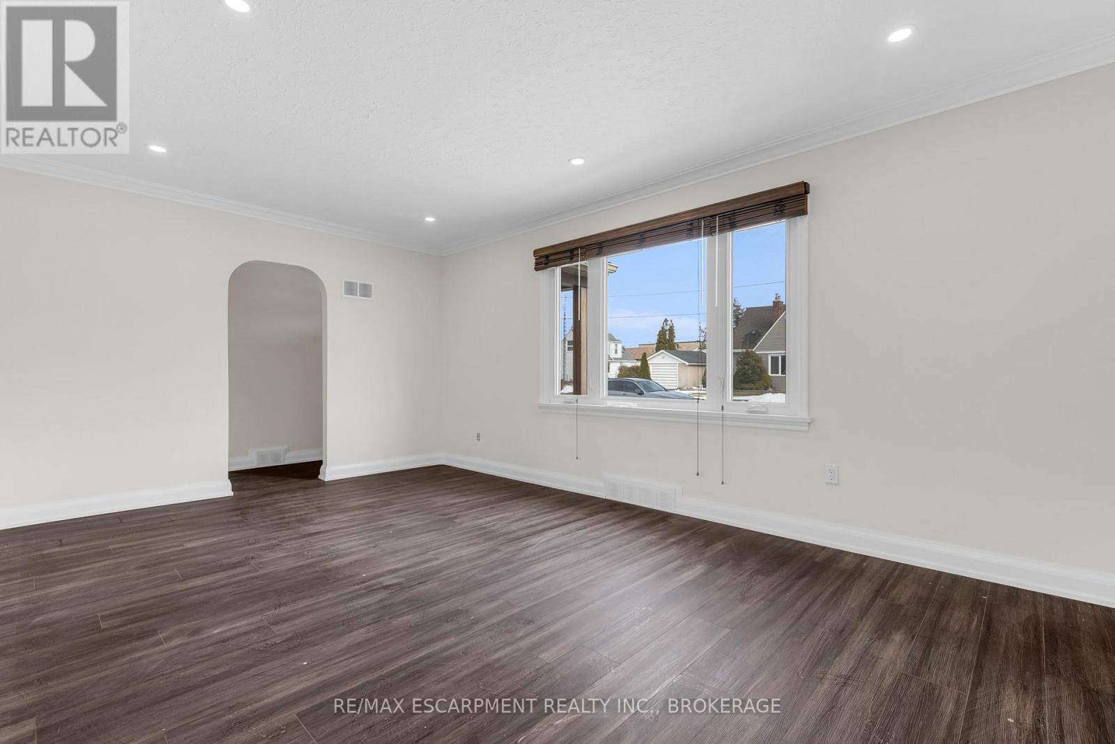 Main - 18 Princess Street, St. Catharines (E. Chester), Ontario  L2P 2R1 - Photo 5 - X12835924