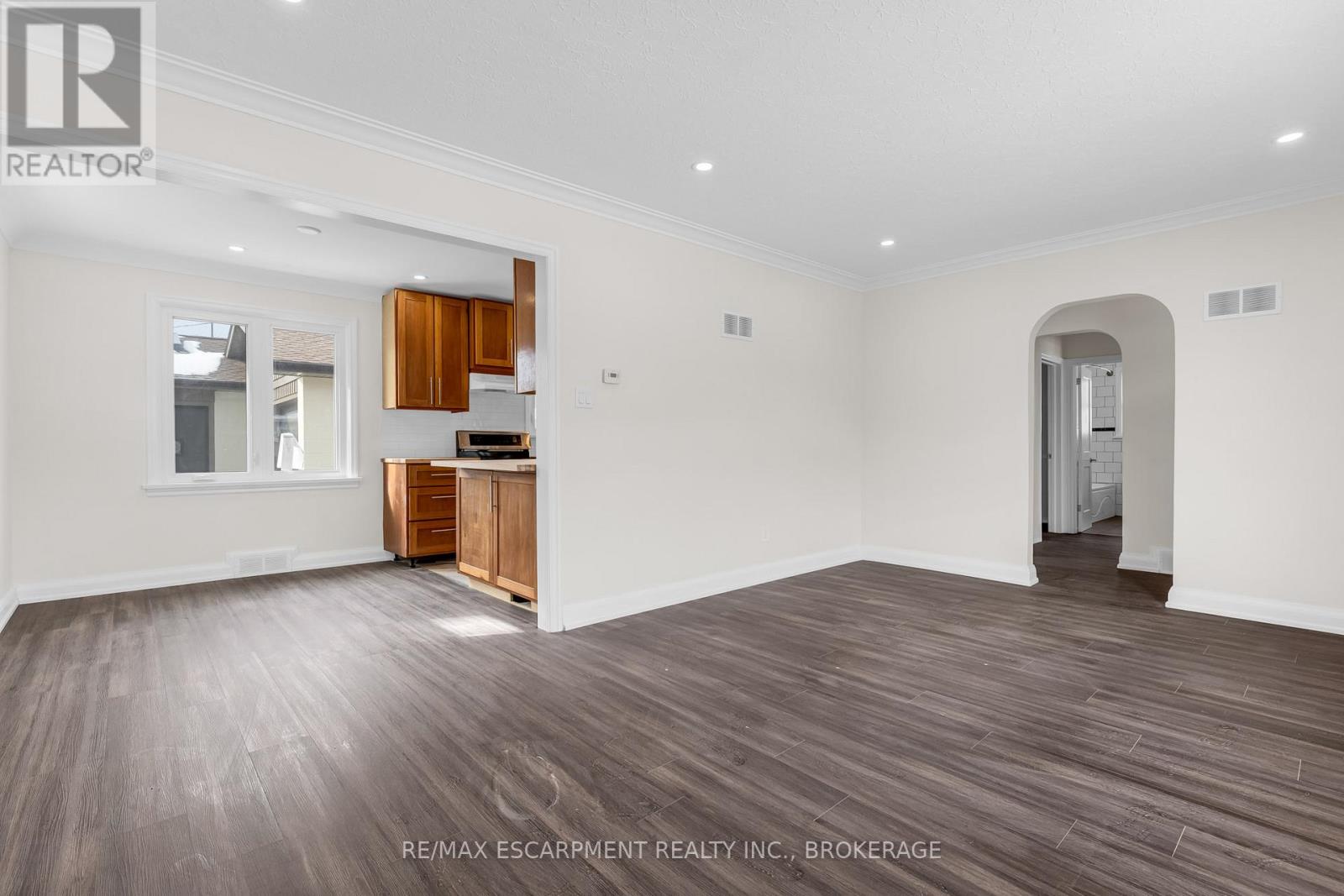 Main - 18 Princess Street, St. Catharines (E. Chester), Ontario  L2P 2R1 - Photo 6 - X12835924